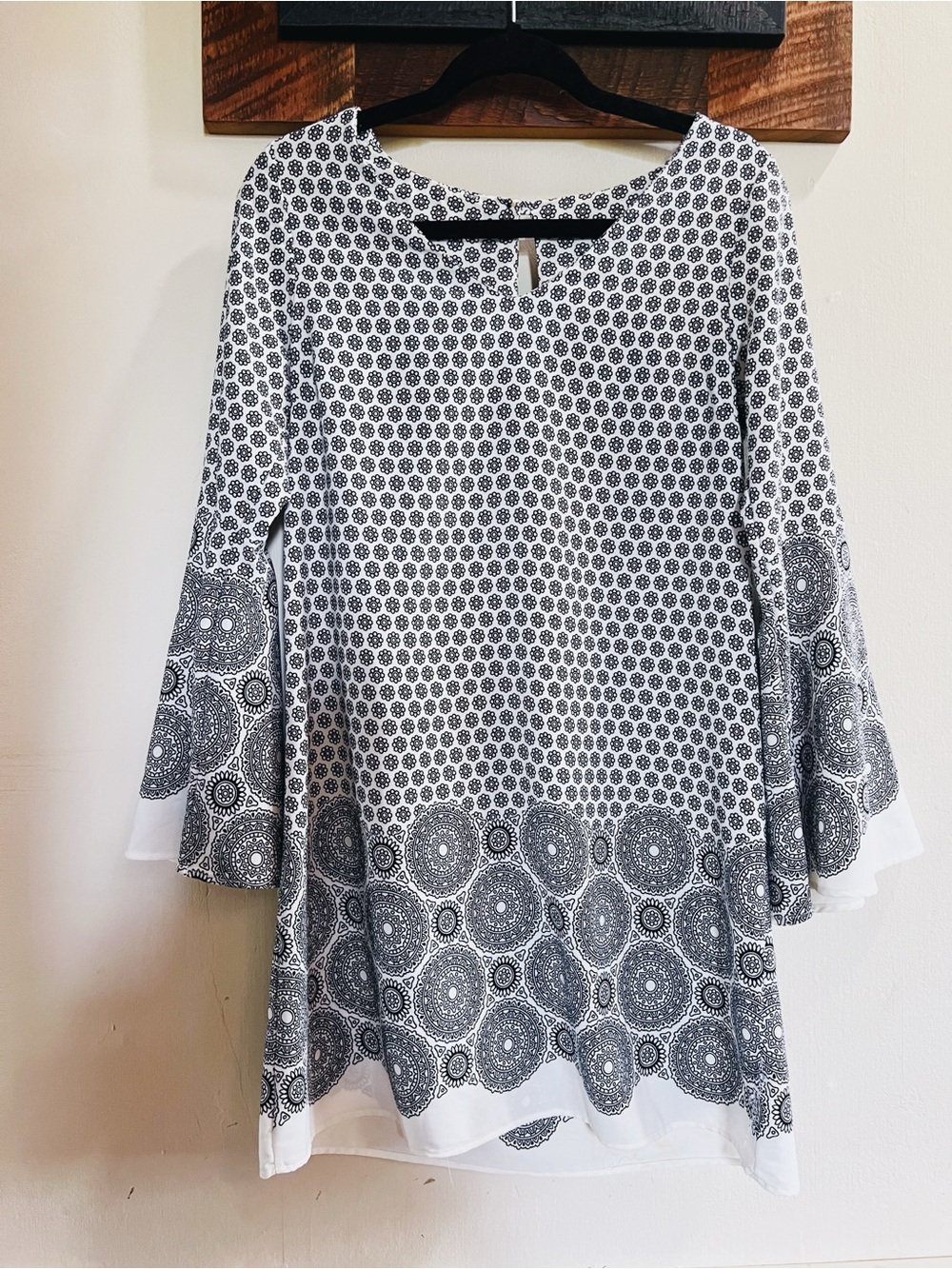 Women's Black & White Patterned Bell-Sleeve Tunic